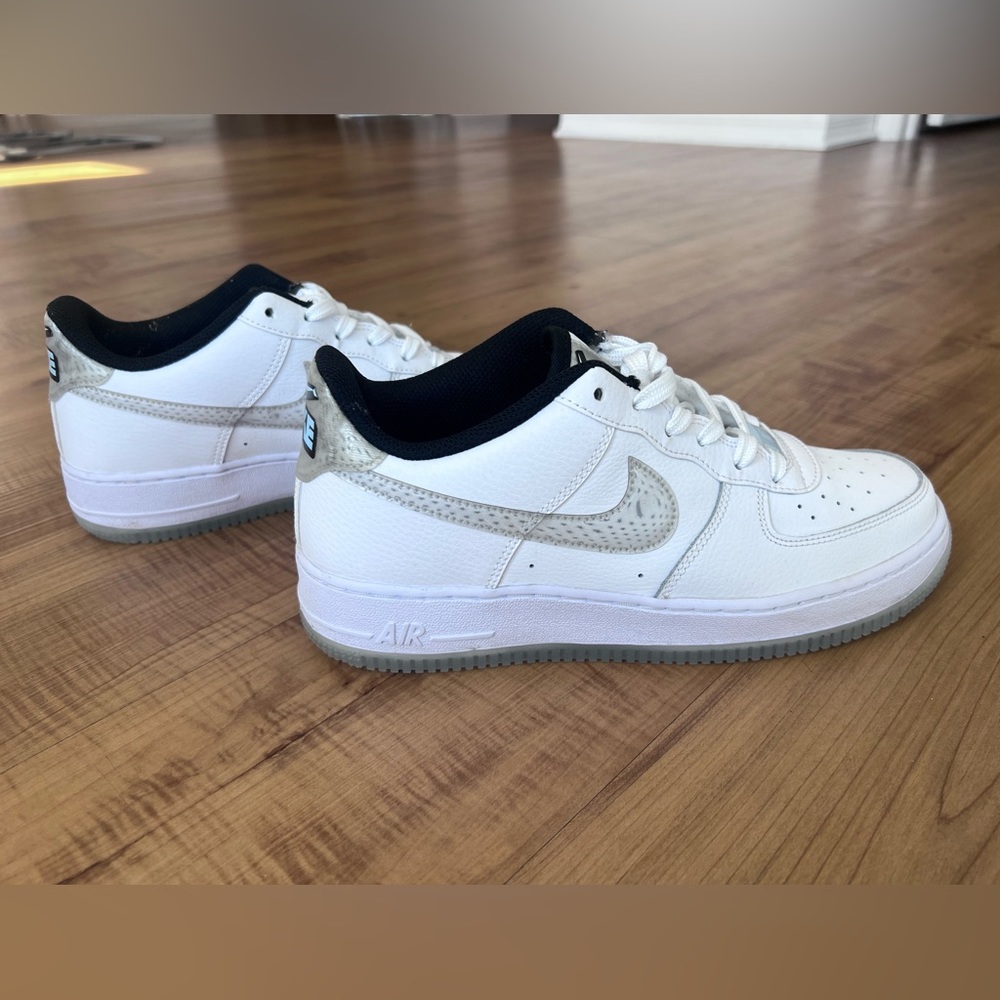 Nike Air Force 1 low youth size 7 (women’s size 8.5)